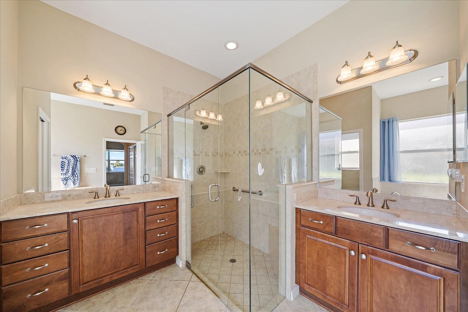 5040 LAKE OVERLOOK AVE, BRADENTON, FL, 34208
