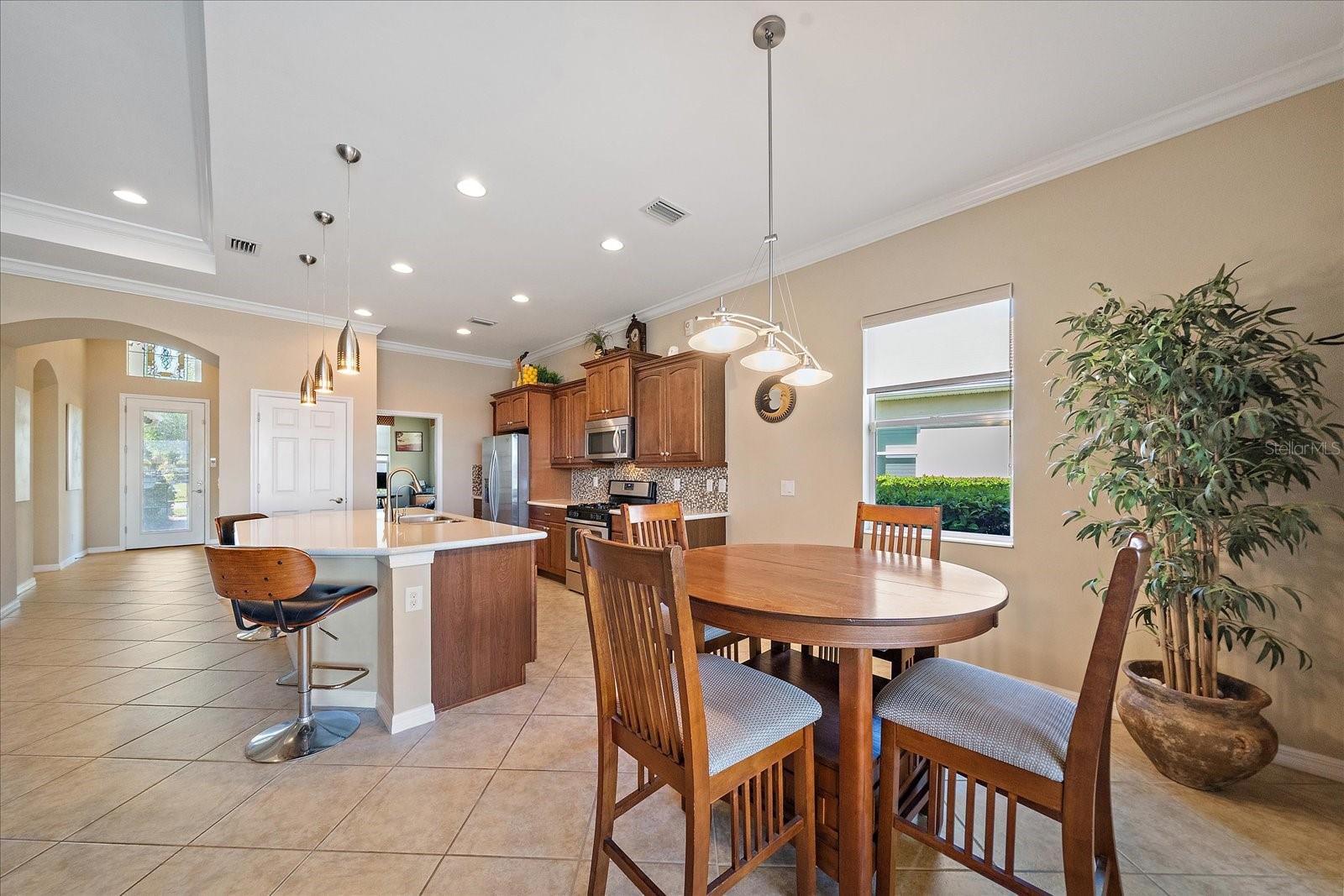 5040 LAKE OVERLOOK AVE, BRADENTON, FL, 34208