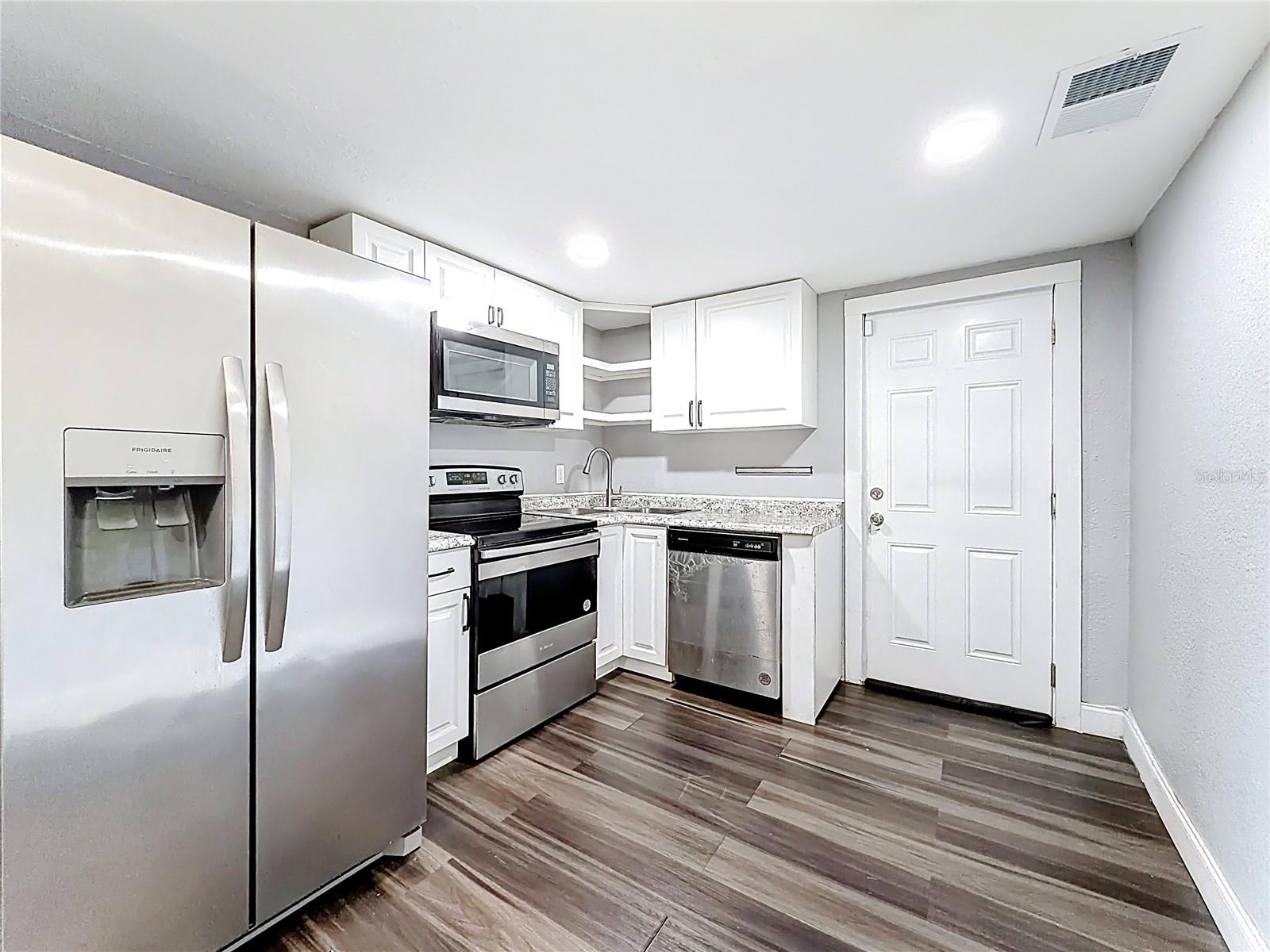 213 CLEVELAND AVE, WINTER HAVEN, FL, 33881