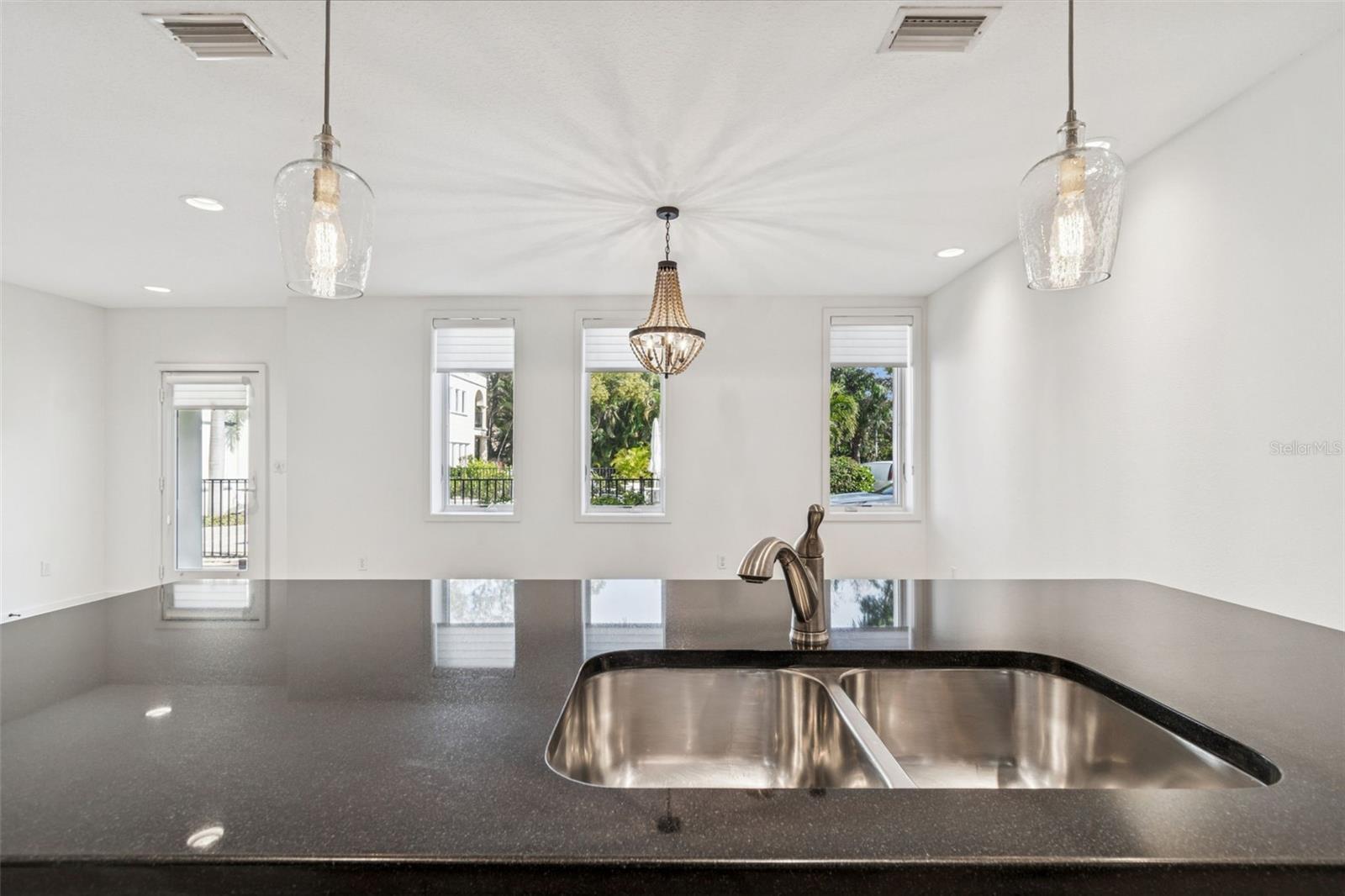 1685 LAUREL ST #3, SARASOTA, FL, 34236