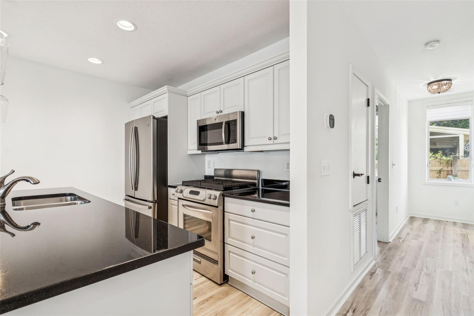 1685 LAUREL ST #3, SARASOTA, FL, 34236