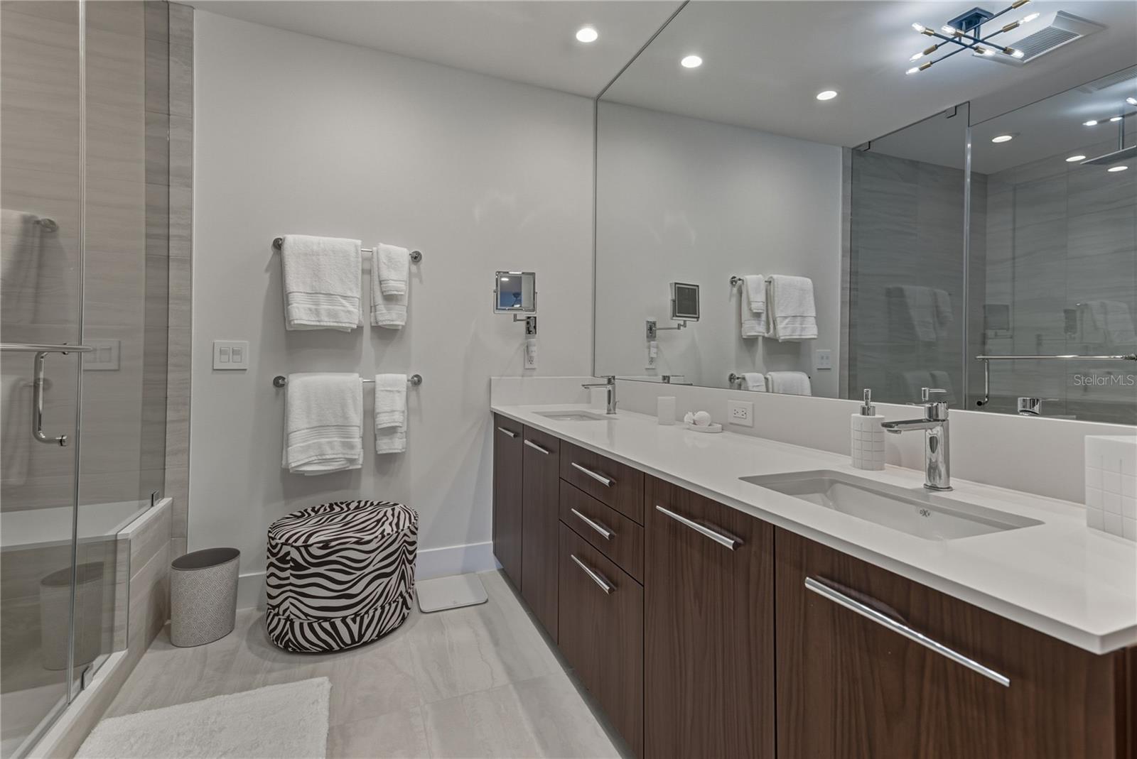 275 1ST AVE S #1701, ST PETERSBURG, FL, 33701