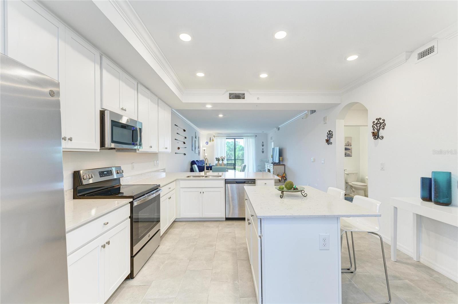 18114 GAWTHROP DR #204, BRADENTON, FL, 34211
