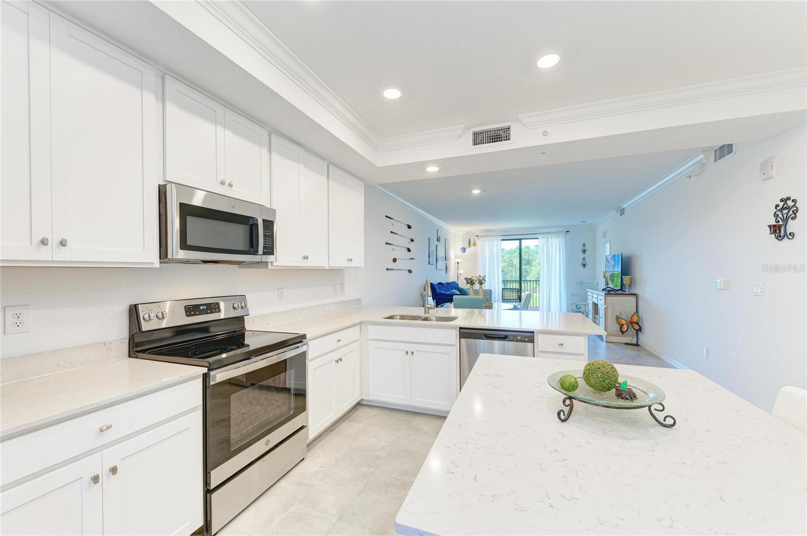 18114 GAWTHROP DR #204, BRADENTON, FL, 34211
