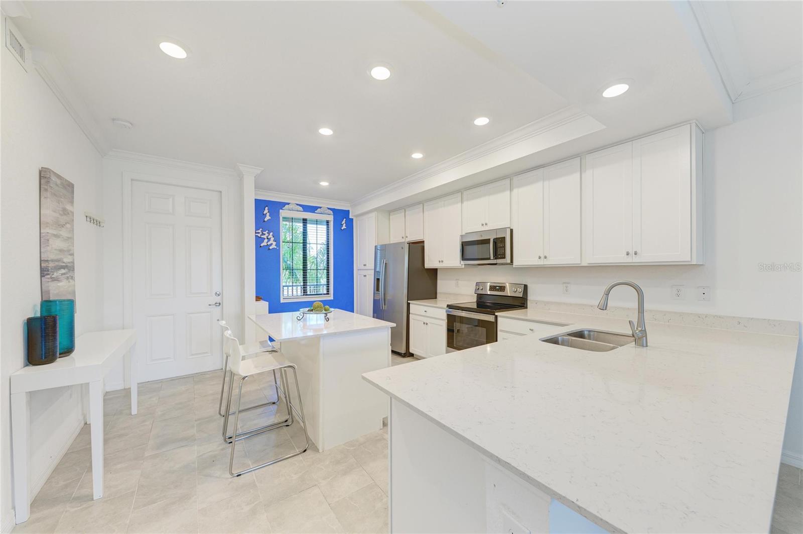 18114 GAWTHROP DR #204, BRADENTON, FL, 34211
