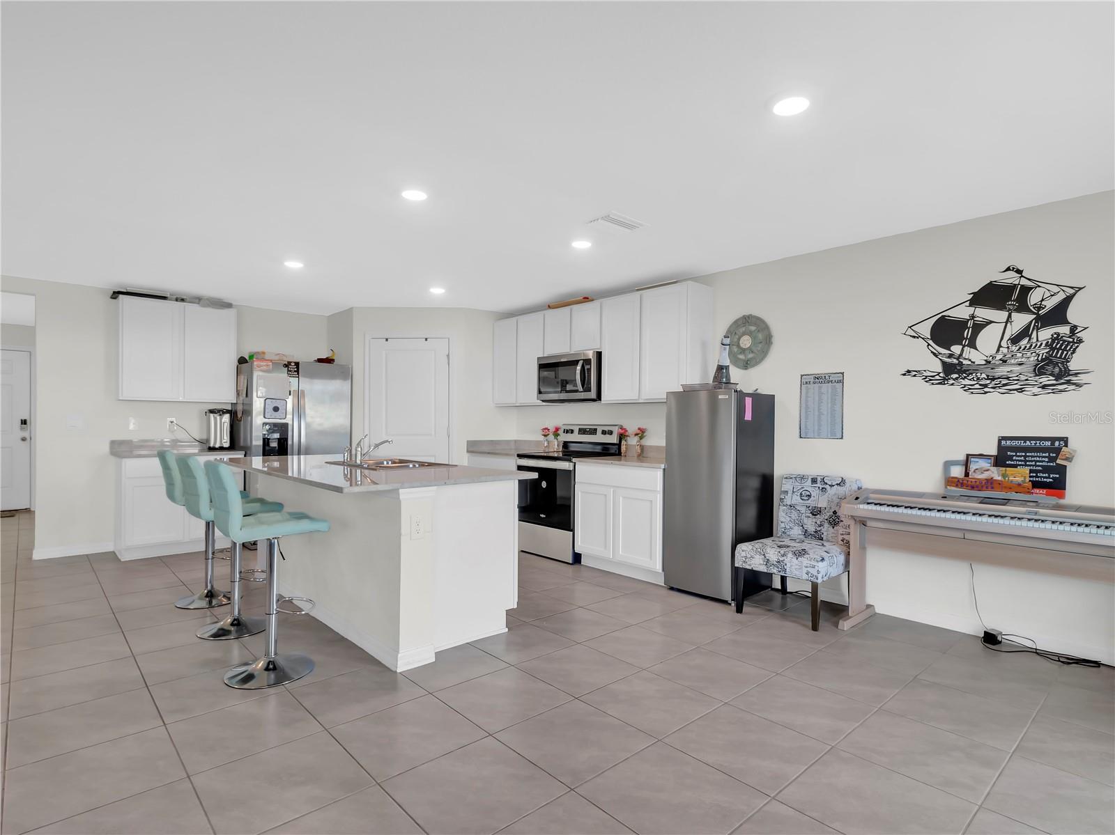 16767 SUNBURST LAKE ST, WIMAUMA, FL, 33598