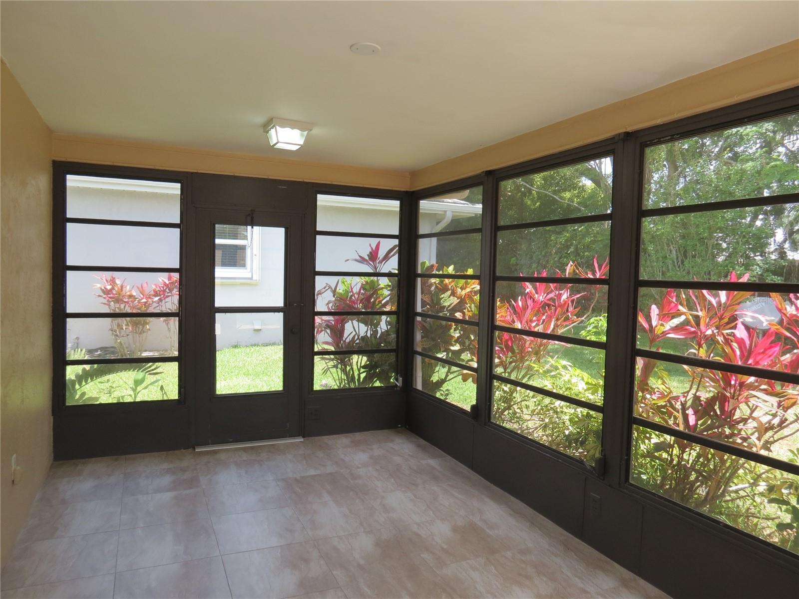 999 GILLESPIE DR, PALM HARBOR, FL, 34684