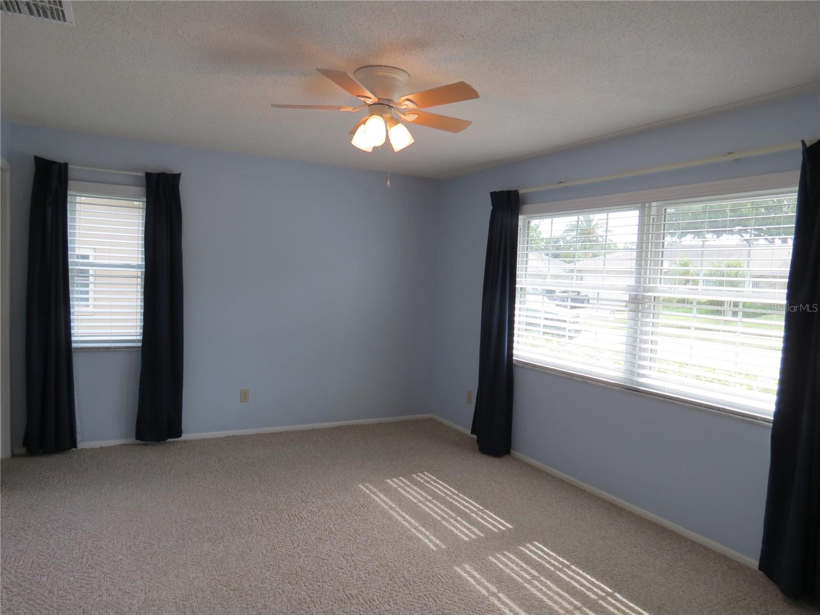 999 GILLESPIE DR, PALM HARBOR, FL, 34684