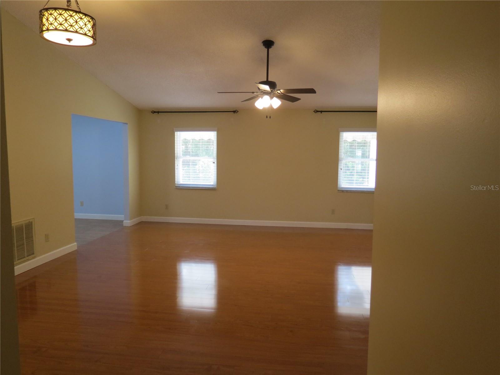 999 GILLESPIE DR, PALM HARBOR, FL, 34684