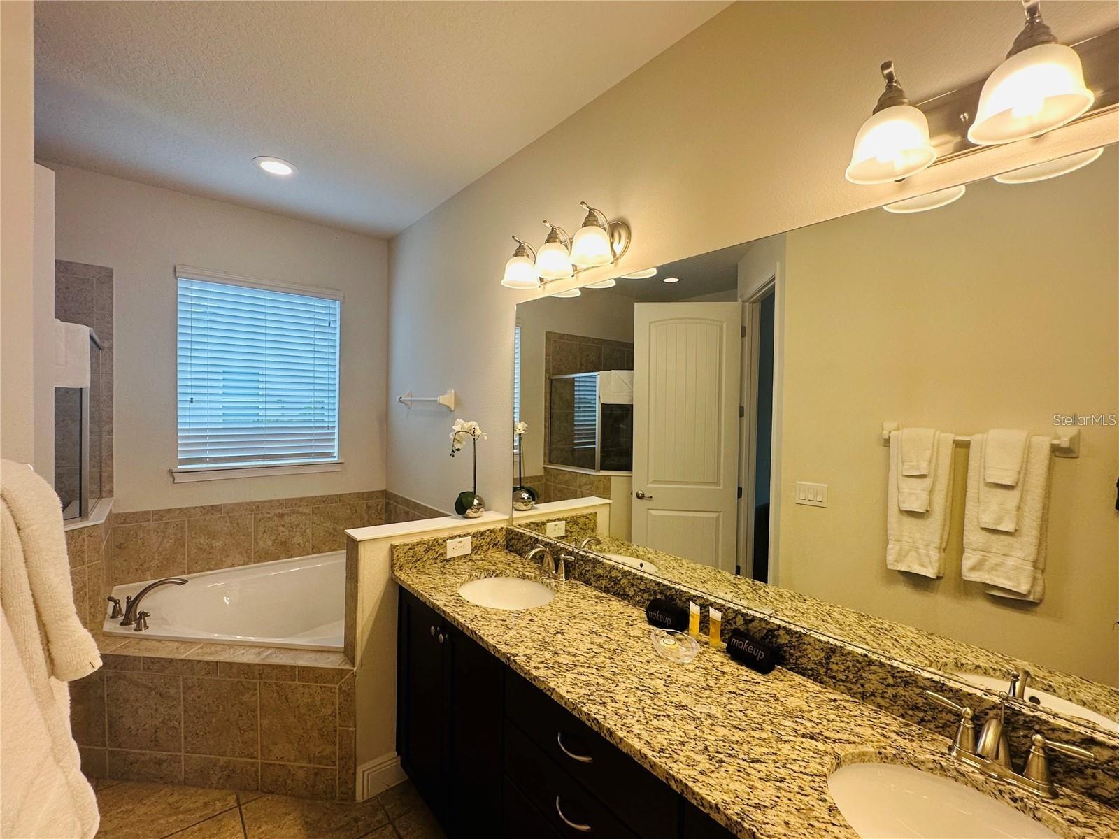 241 FALLS DR, KISSIMMEE, FL, 34747