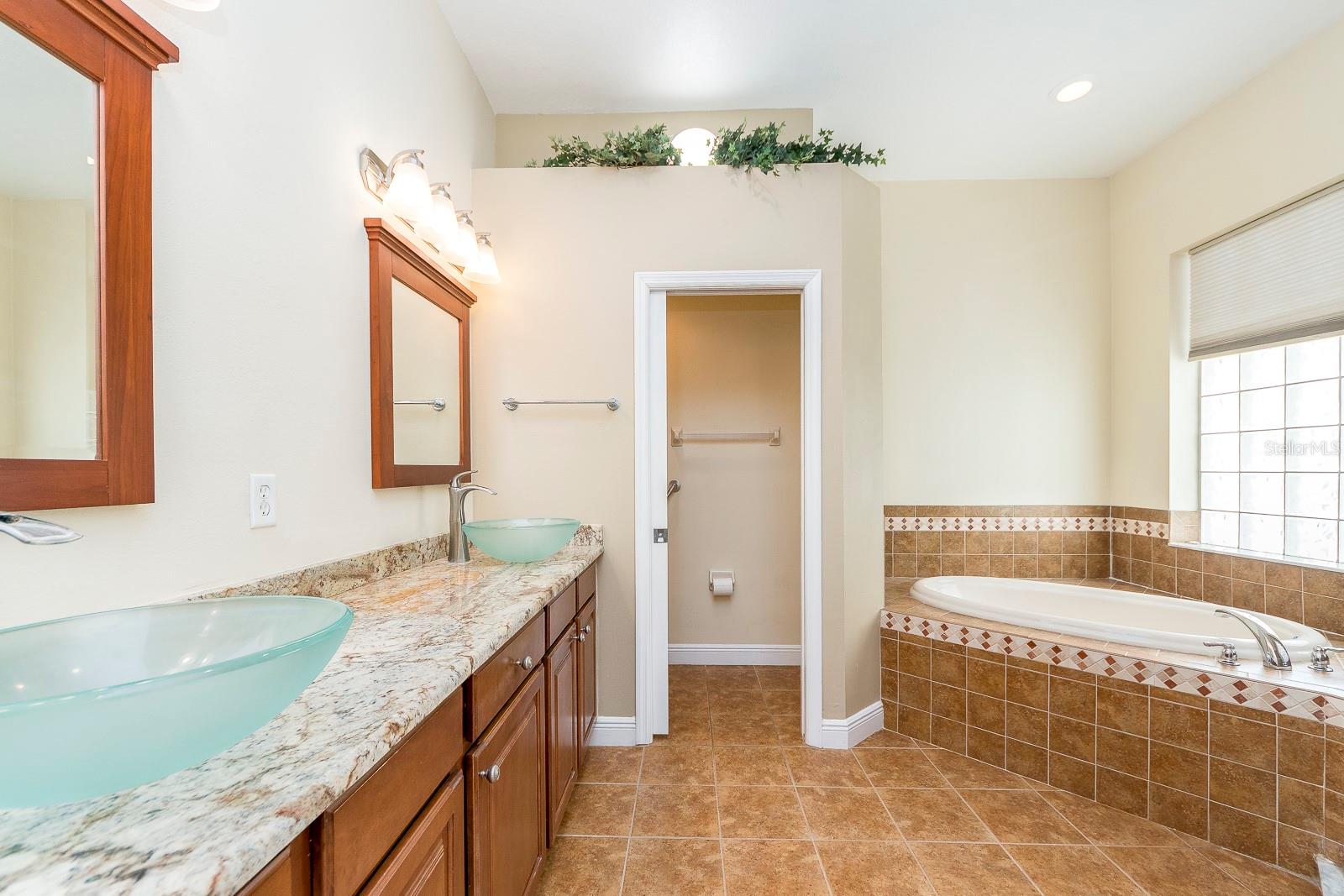 10639 HATTERAS DR, TAMPA, FL, 33615