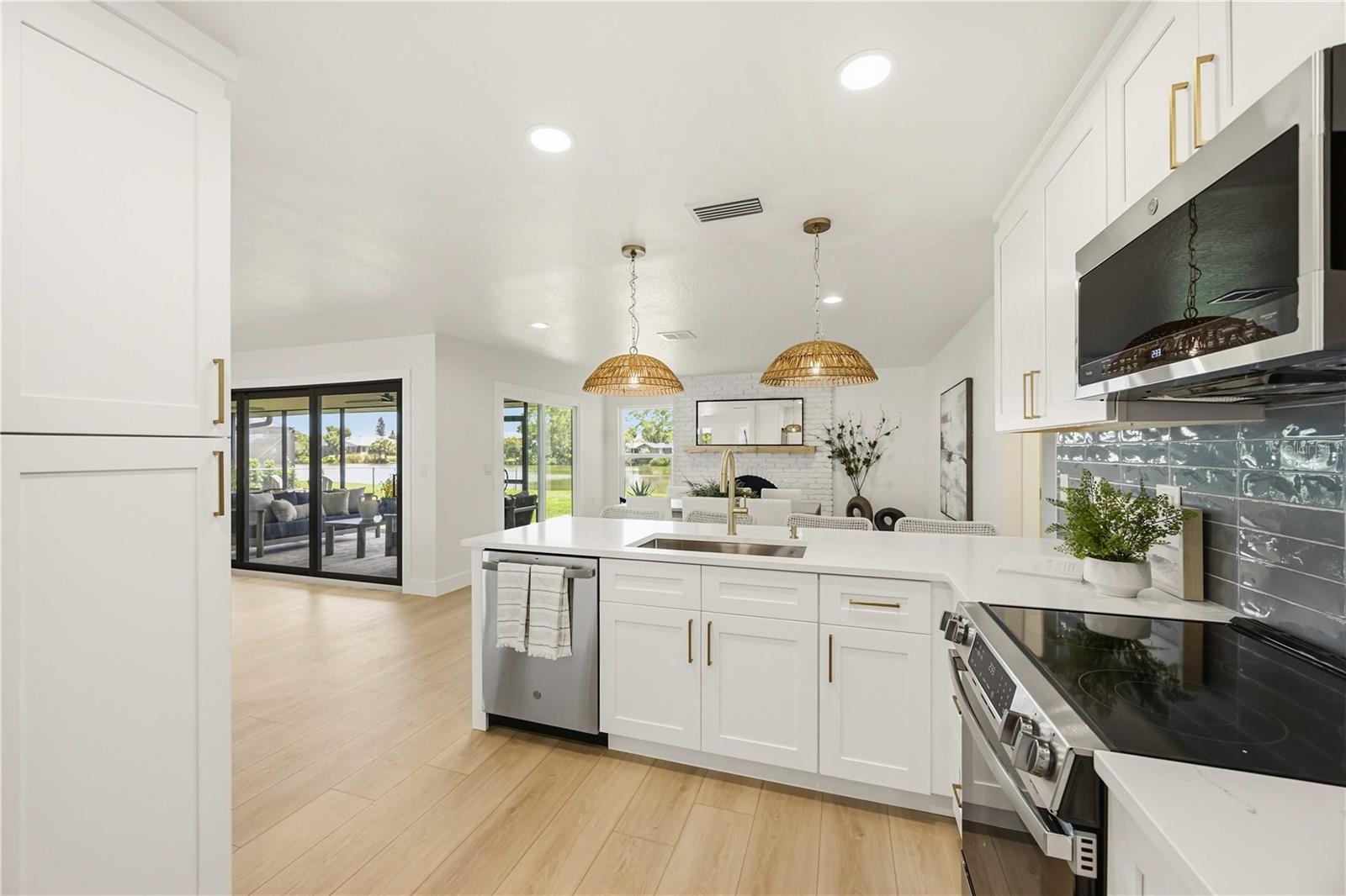 2273 LAKEWOOD DR, NOKOMIS, FL, 34275