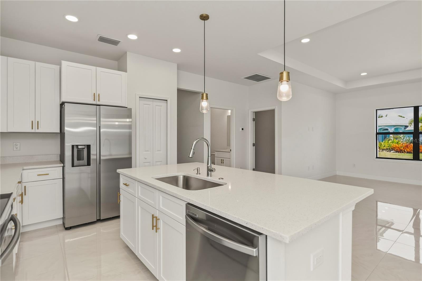 15089 ALDAMA CIR, PORT CHARLOTTE, FL, 33981