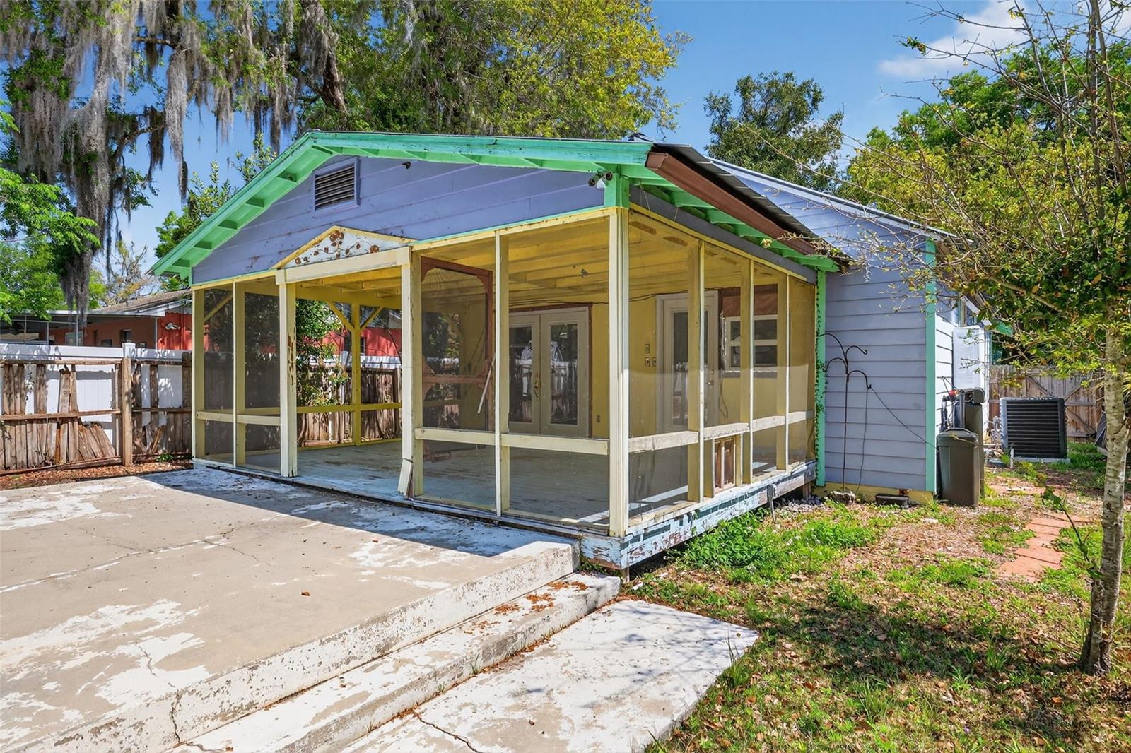 339 N CLAYTON ST, MOUNT DORA, FL, 32757
