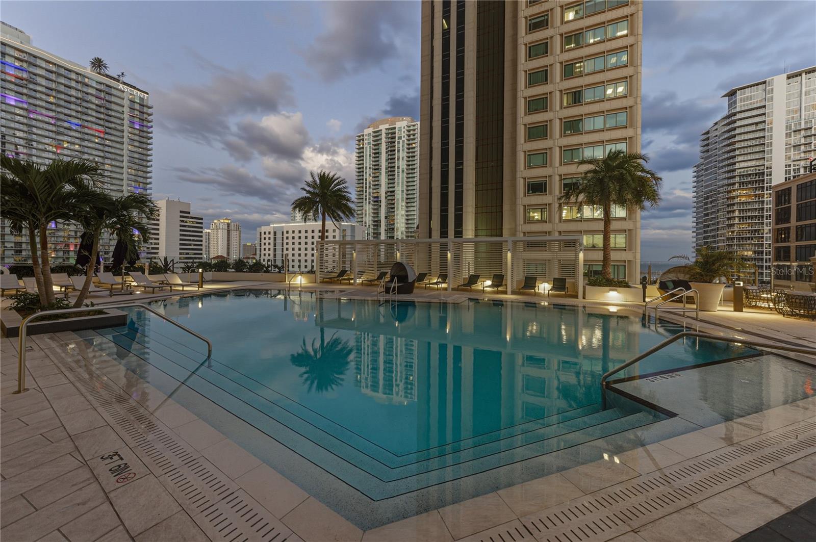 275 1ST AVE S #1701, ST PETERSBURG, FL, 33701