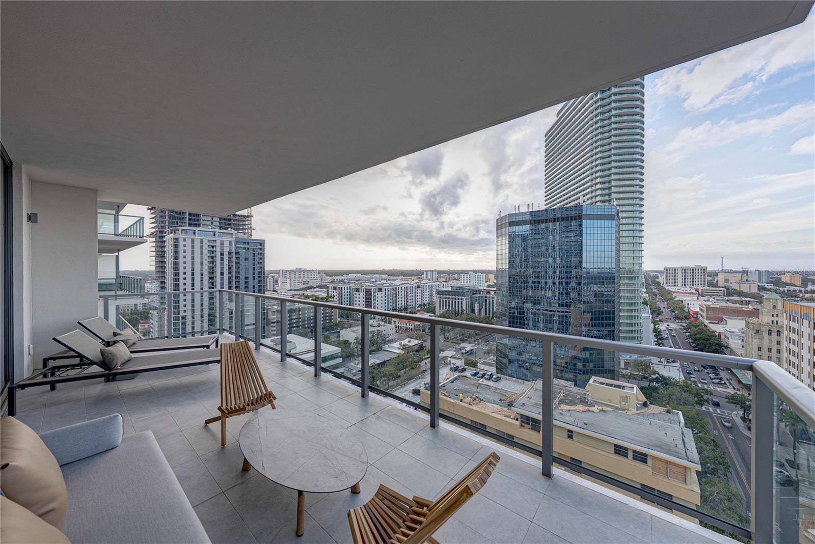 275 1ST AVE S #1701, ST PETERSBURG, FL, 33701