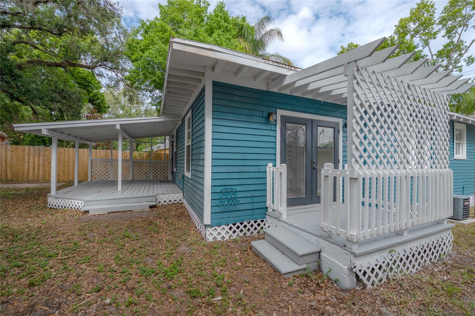 1007 E ROBSON ST, TAMPA, FL, 33604