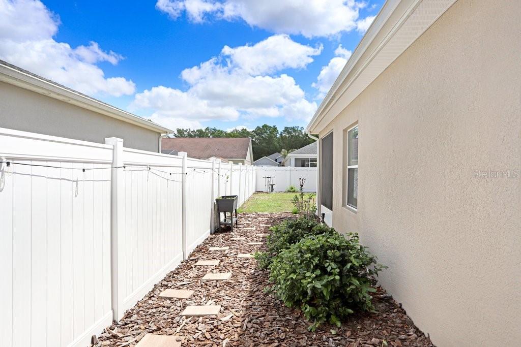 8235 WILDER LOOP, LAKELAND, FL, 33809