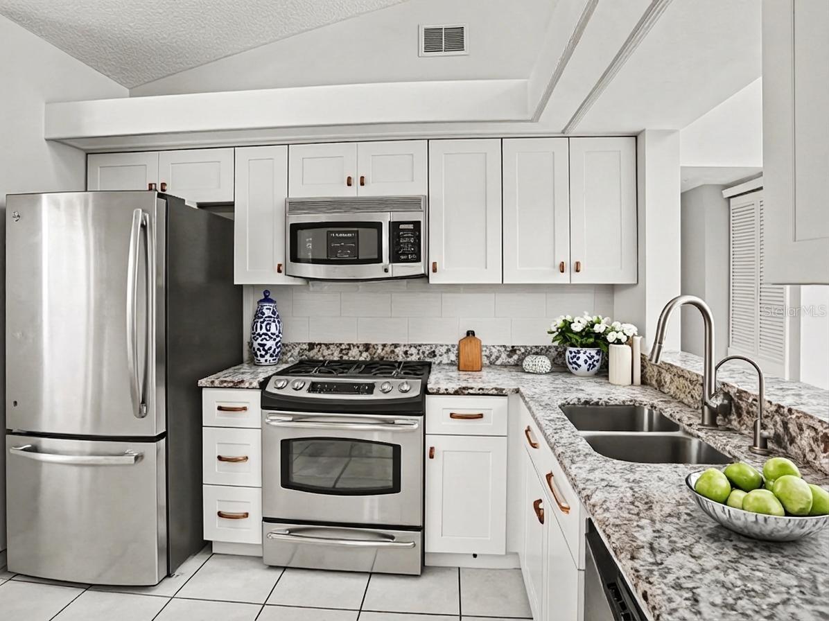 2918 S SEMORAN BLVD #E2, ORLANDO, FL, 32822