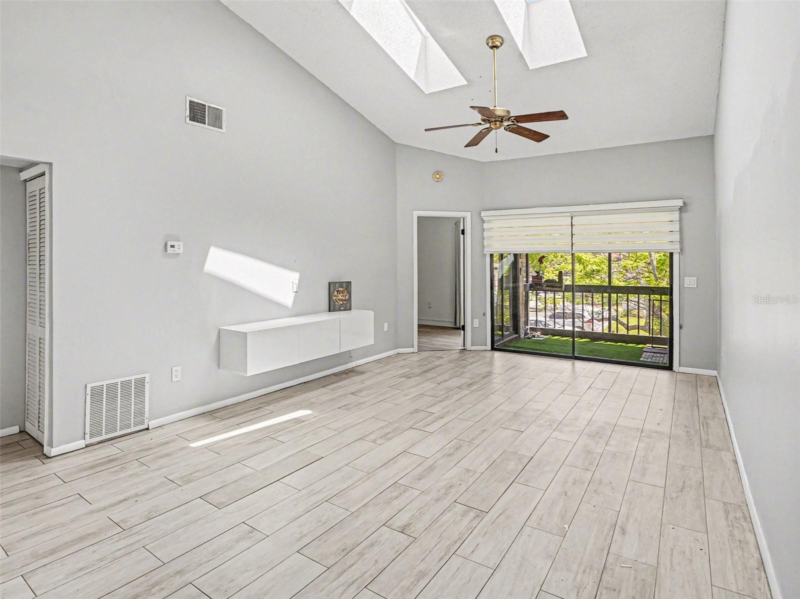 2918 S SEMORAN BLVD #E2, ORLANDO, FL, 32822