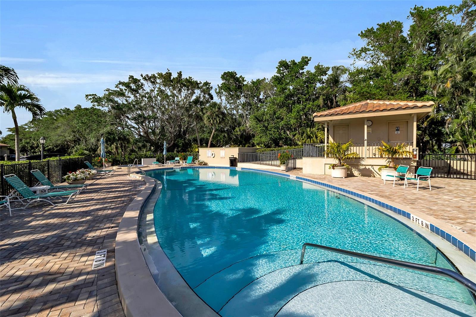 2341 HARBOUR OAKS DR, LONGBOAT KEY, FL, 34228