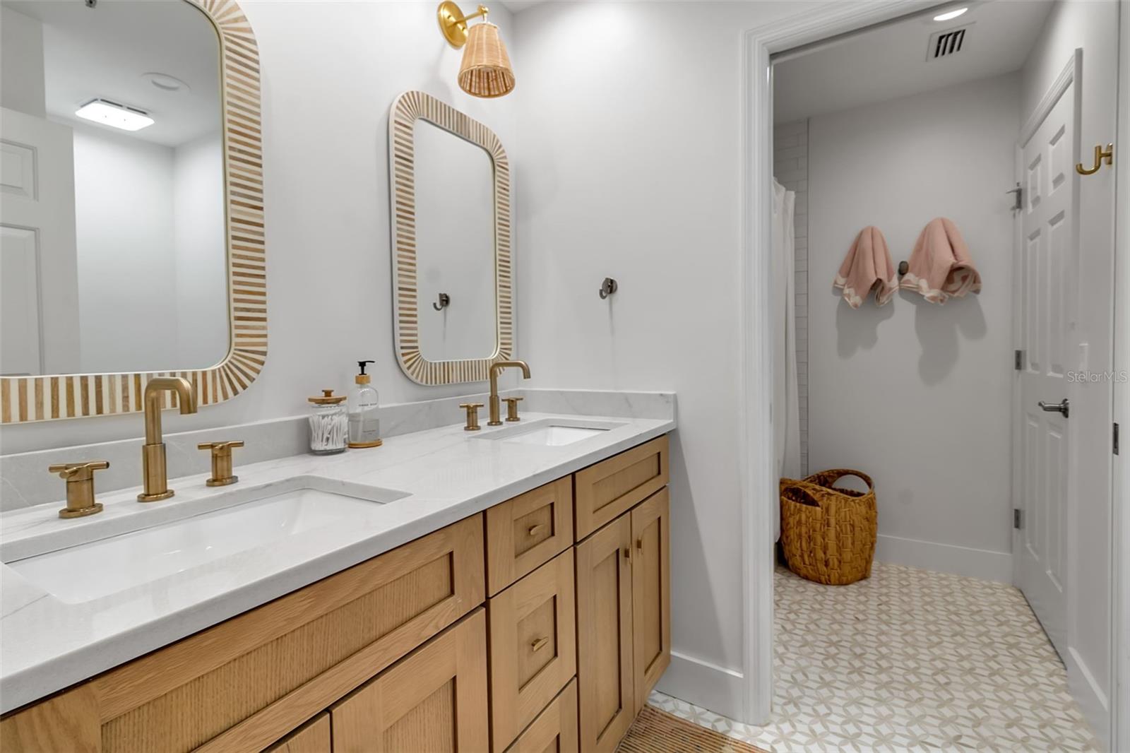 2341 HARBOUR OAKS DR, LONGBOAT KEY, FL, 34228