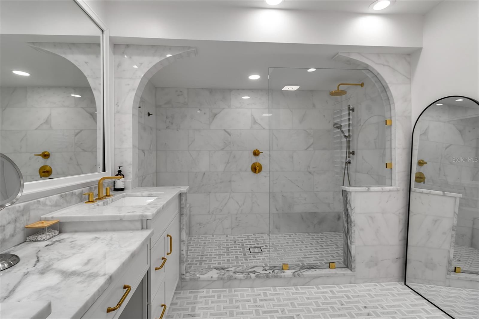 2341 HARBOUR OAKS DR, LONGBOAT KEY, FL, 34228