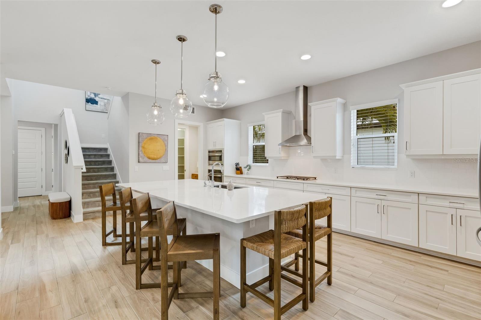 8145 GRANDE SHORES DR, SARASOTA, FL, 34240