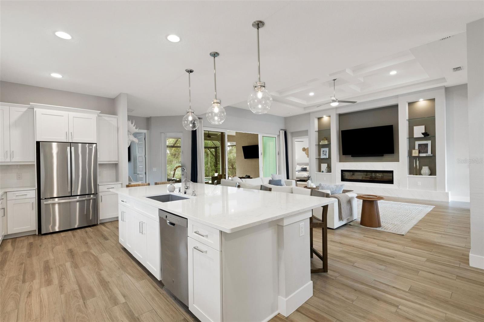 8145 GRANDE SHORES DR, SARASOTA, FL, 34240