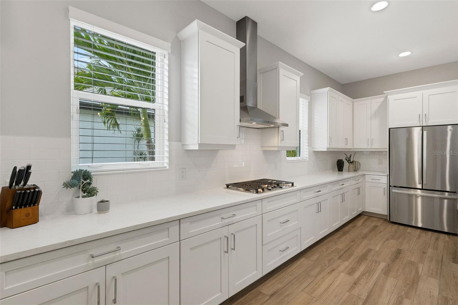 8145 GRANDE SHORES DR, SARASOTA, FL, 34240