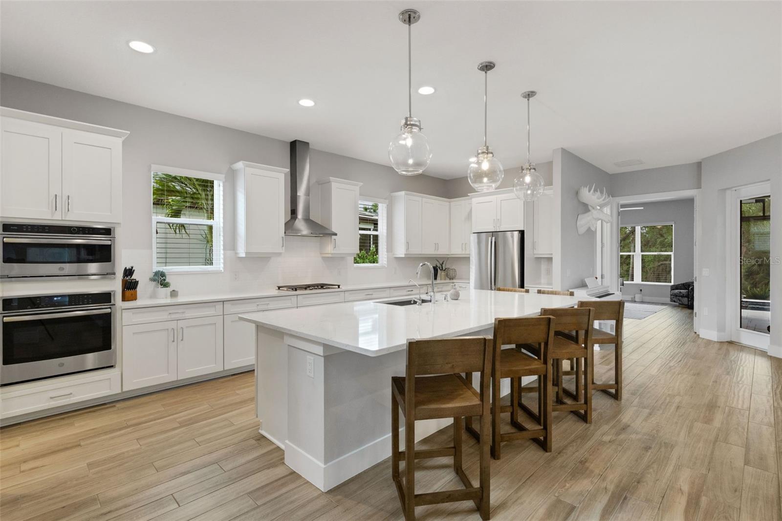 8145 GRANDE SHORES DR, SARASOTA, FL, 34240