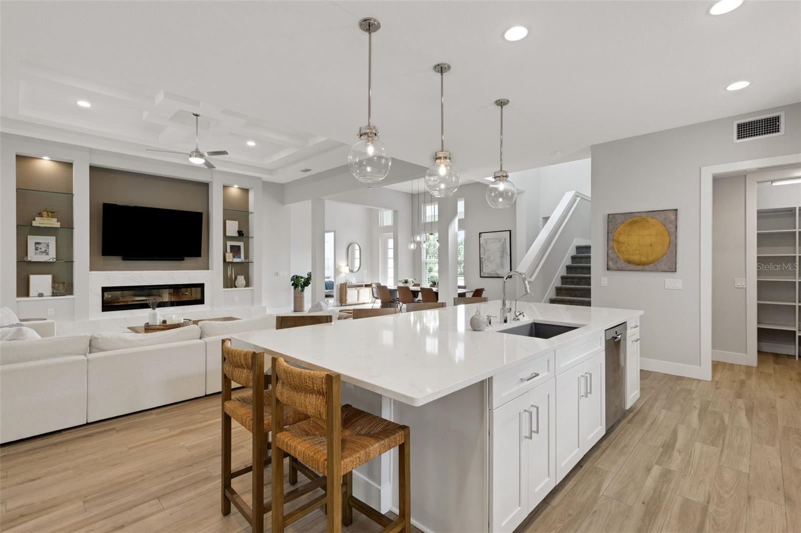 8145 GRANDE SHORES DR, SARASOTA, FL, 34240