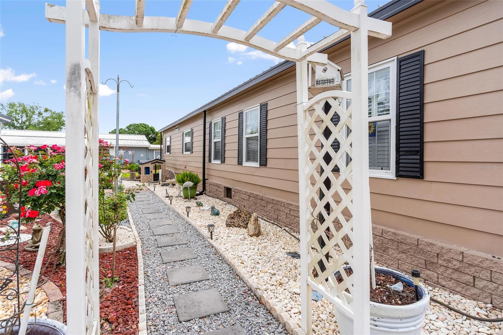 2470 KAREN DR, MOUNT DORA, FL, 32757