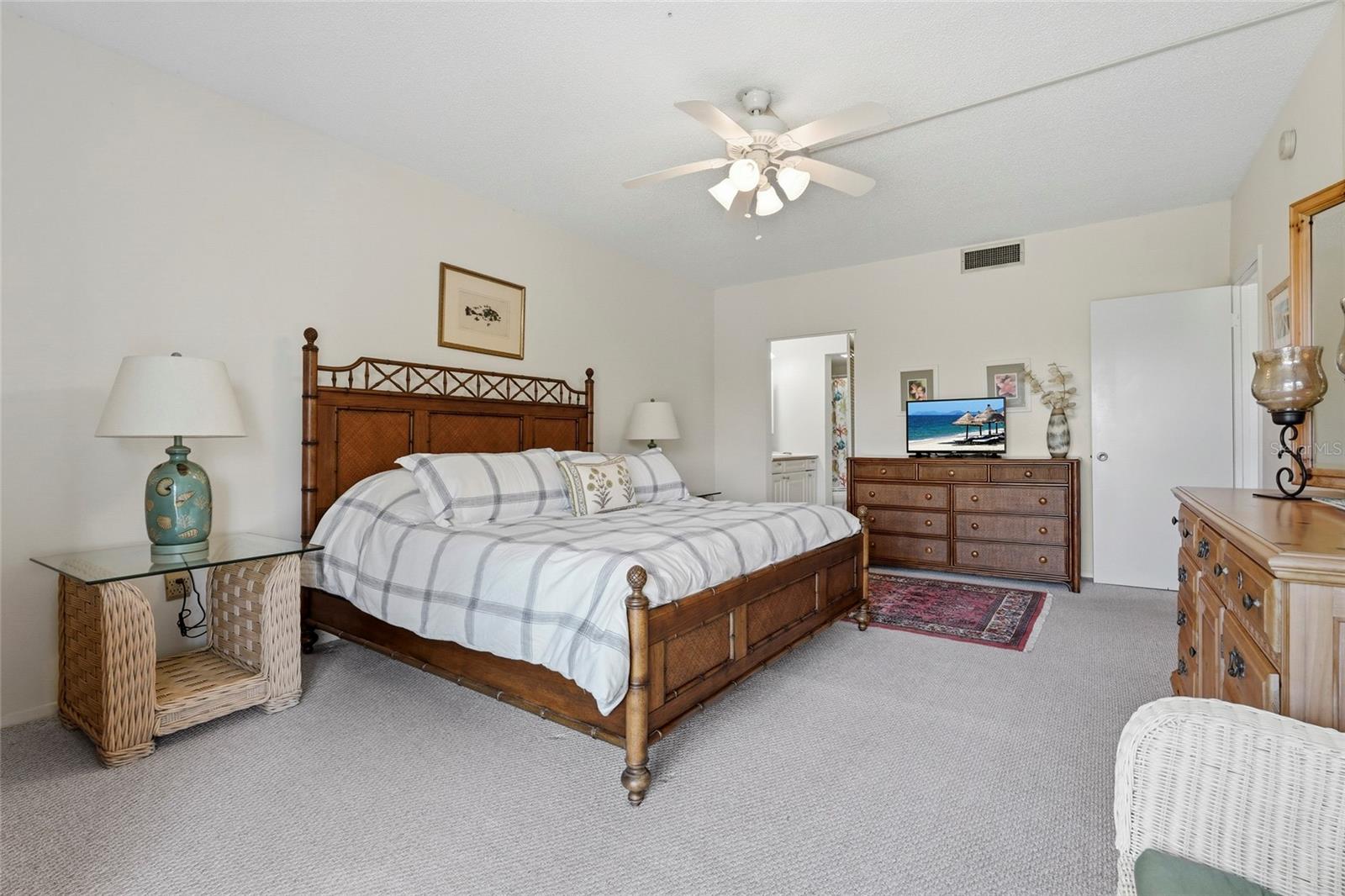 3240 GULF OF MEXICO DR #B104, LONGBOAT KEY, FL, 34228