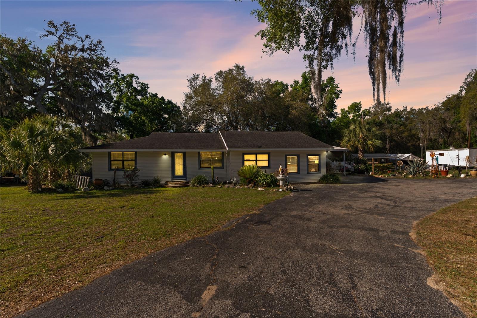 270 W MCCLENDON ST, LADY LAKE, FL, 32159