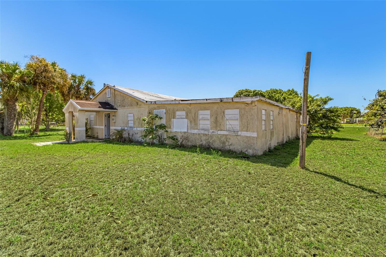23090 RAILROAD AVE, ALVA, FL, 33920