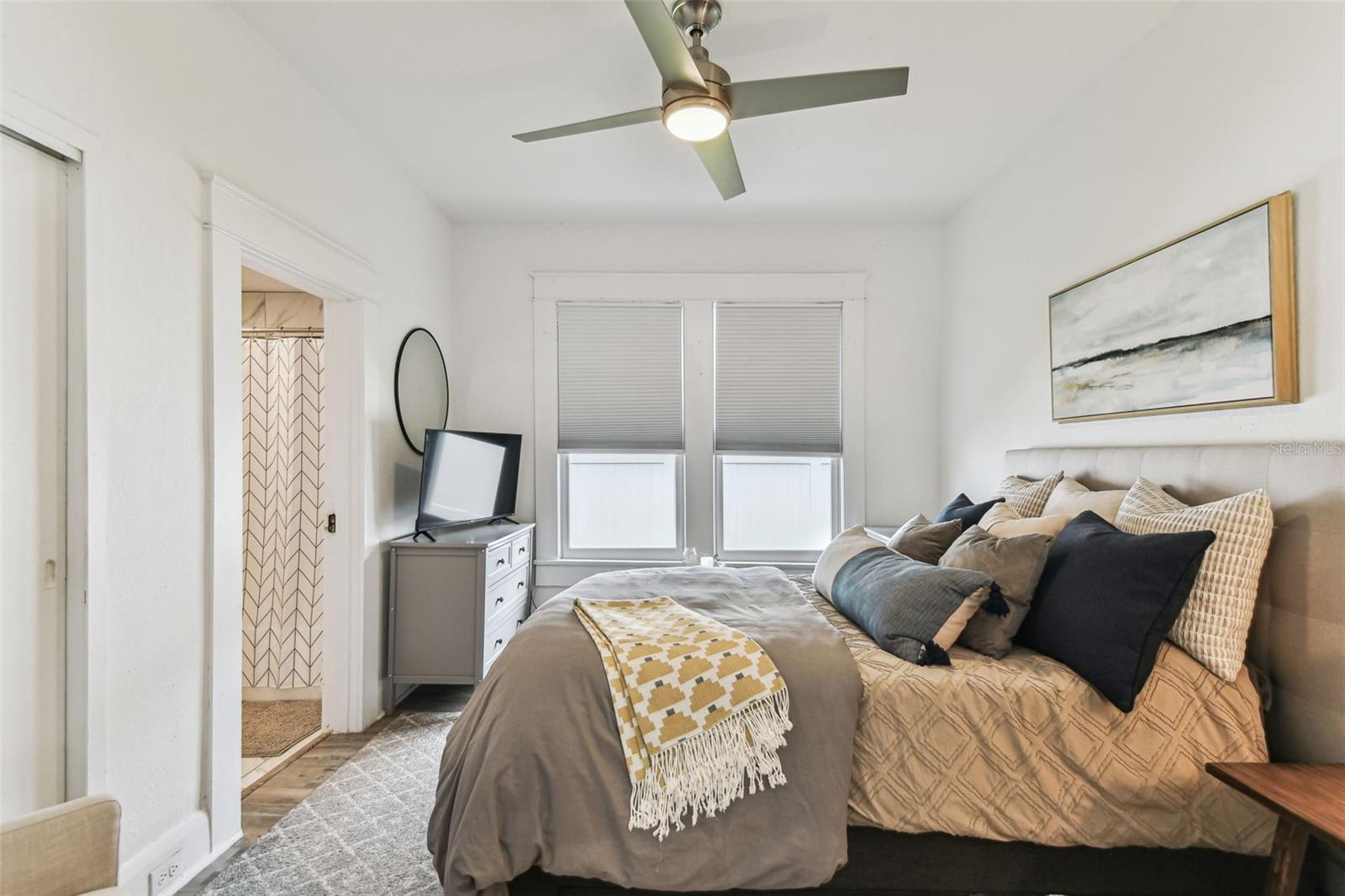 904 E HAMILTON AVE, TAMPA, FL, 33604