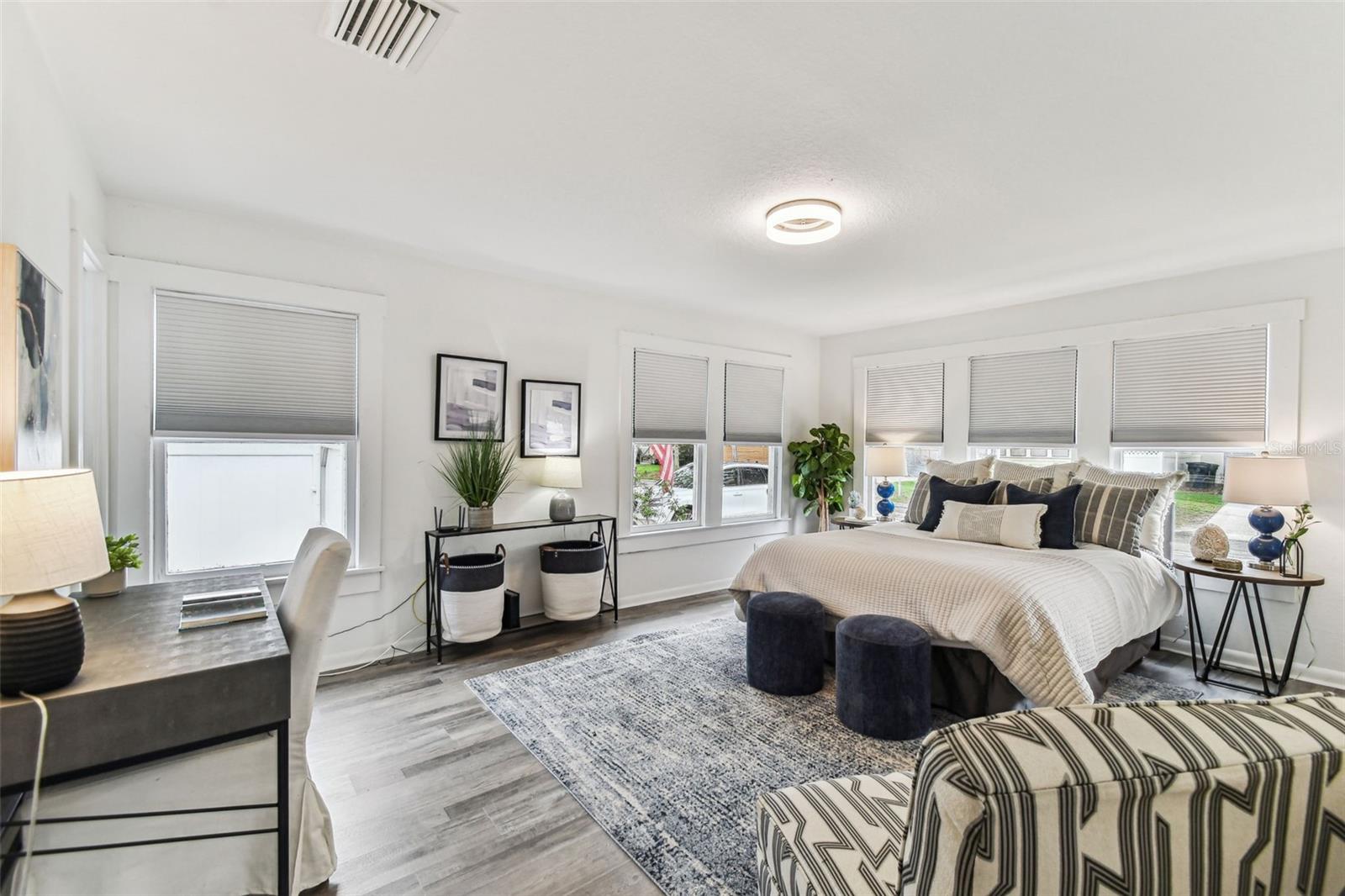 904 E HAMILTON AVE, TAMPA, FL, 33604