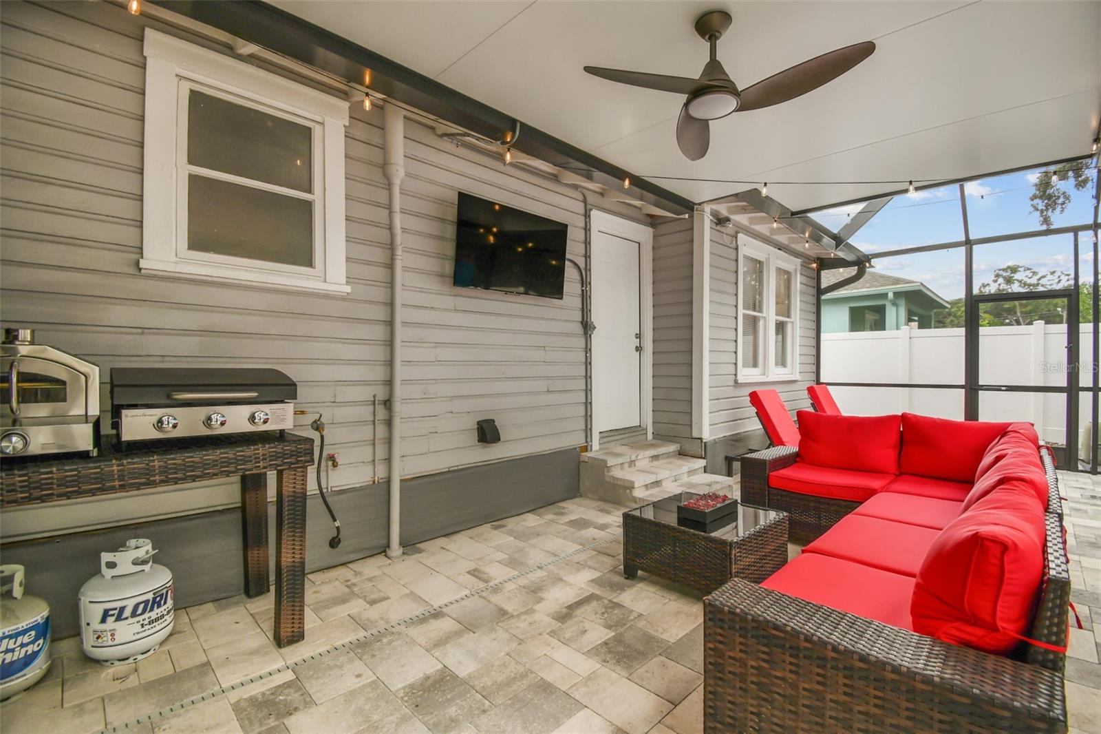 904 E HAMILTON AVE, TAMPA, FL, 33604