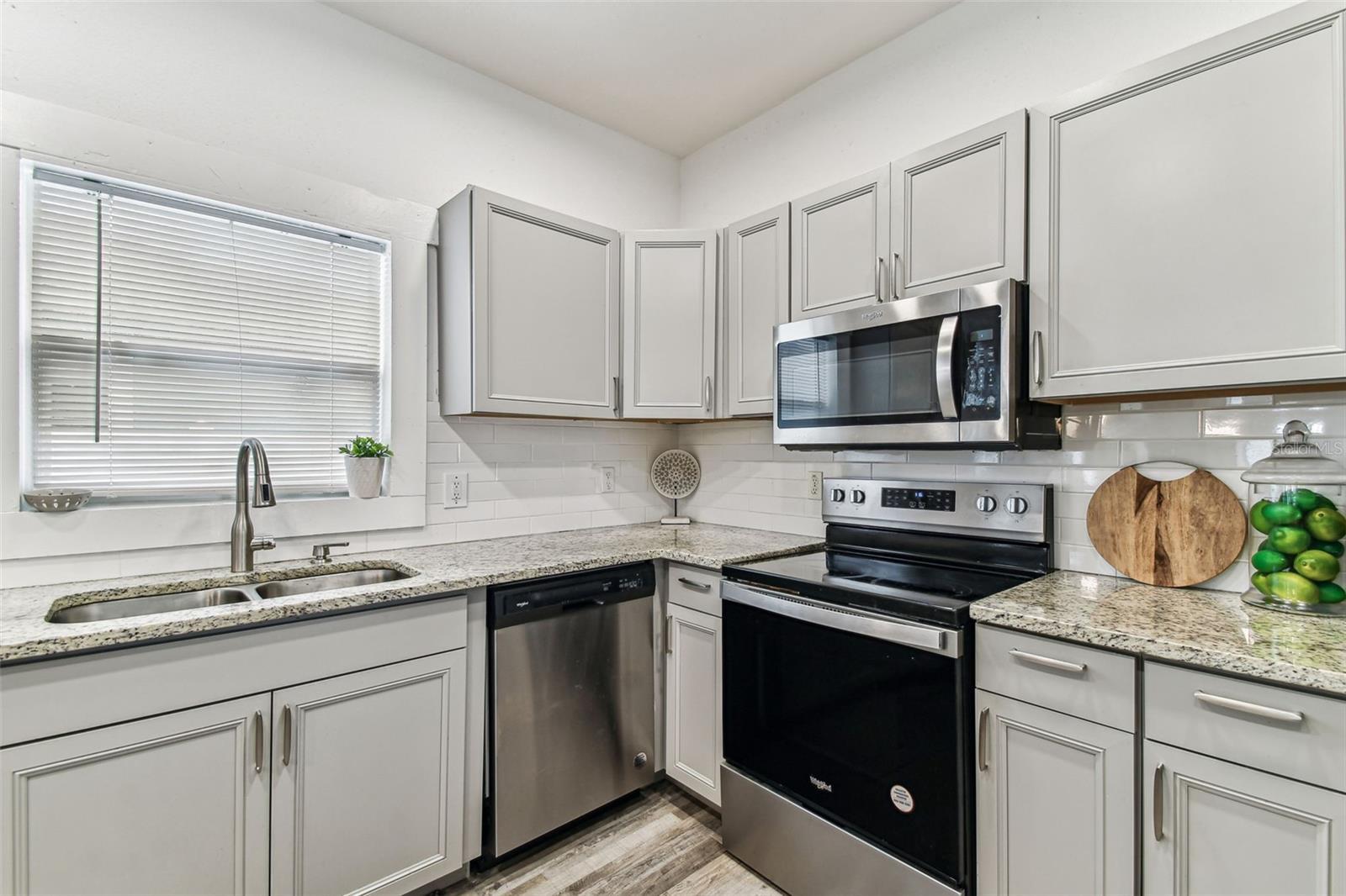 904 E HAMILTON AVE, TAMPA, FL, 33604