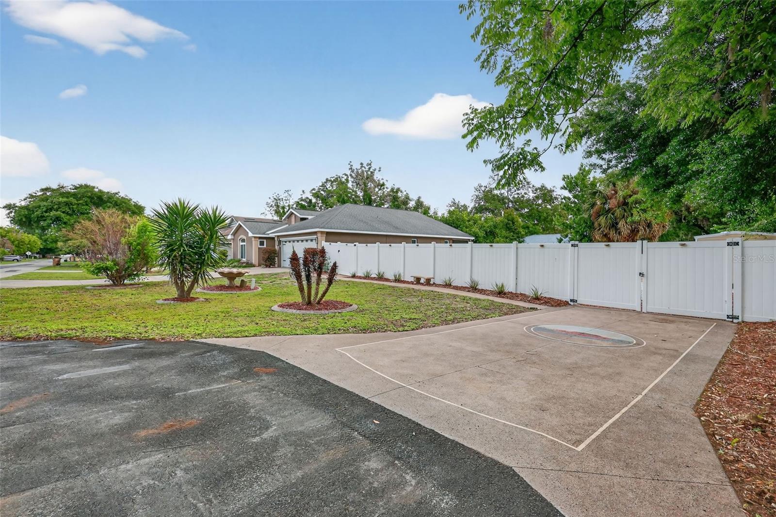11637 LAKE DR, LEESBURG, FL, 34788