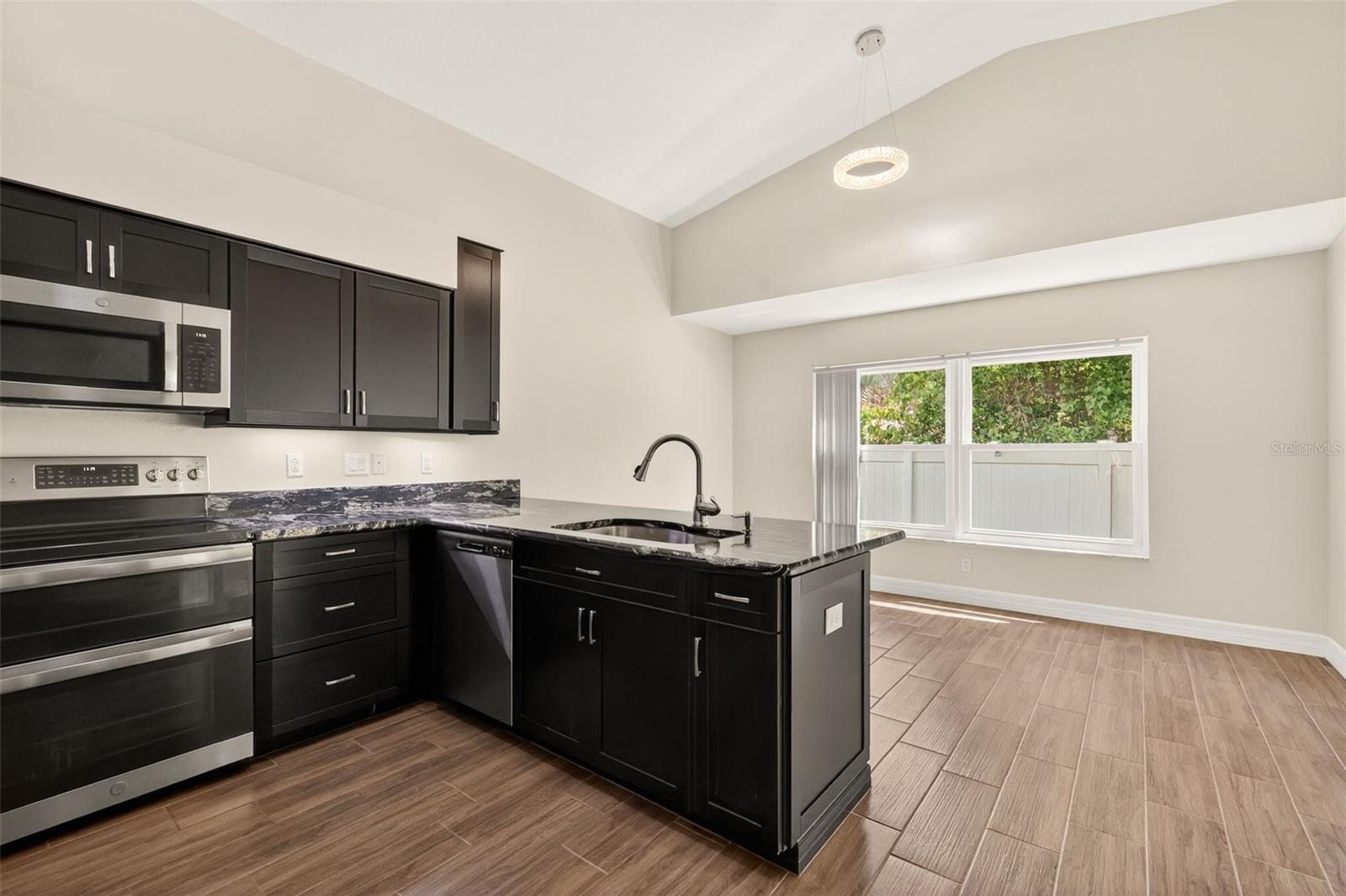 11637 LAKE DR, LEESBURG, FL, 34788