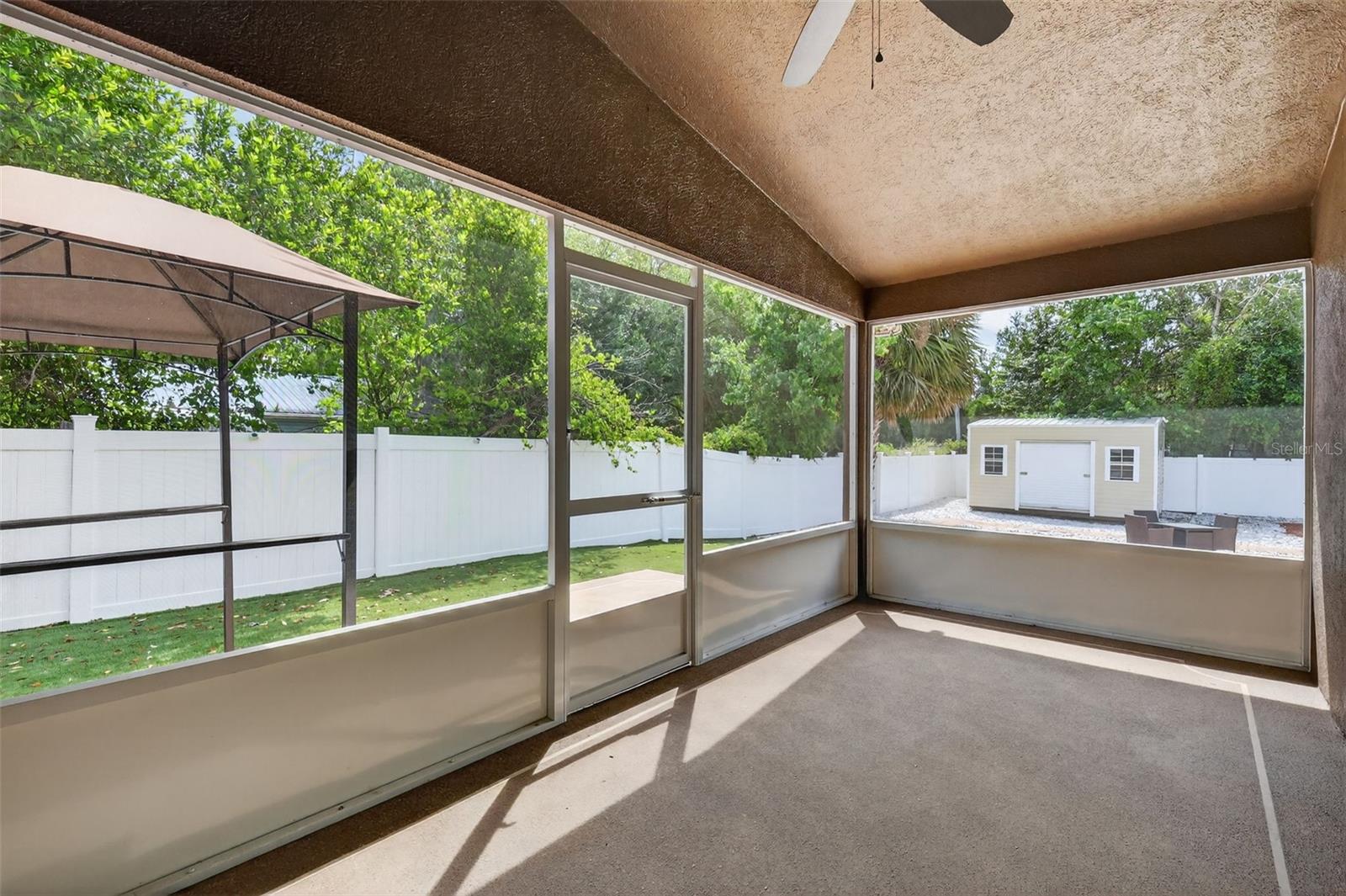 11637 LAKE DR, LEESBURG, FL, 34788