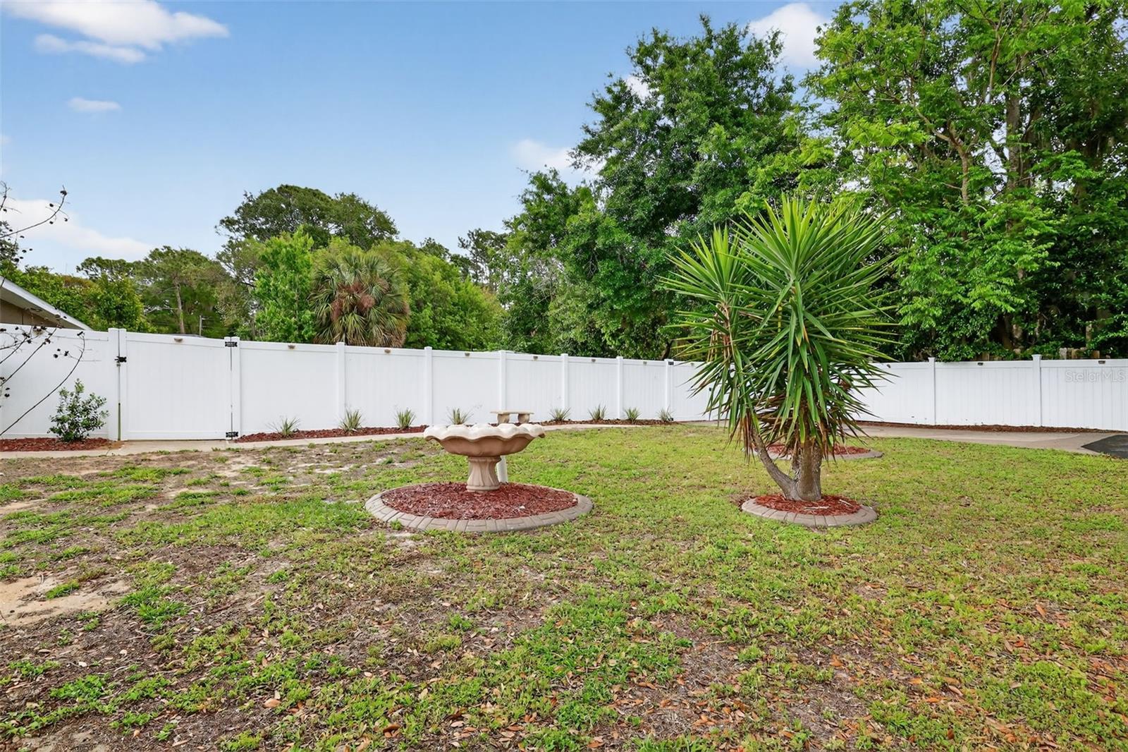 11637 LAKE DR, LEESBURG, FL, 34788