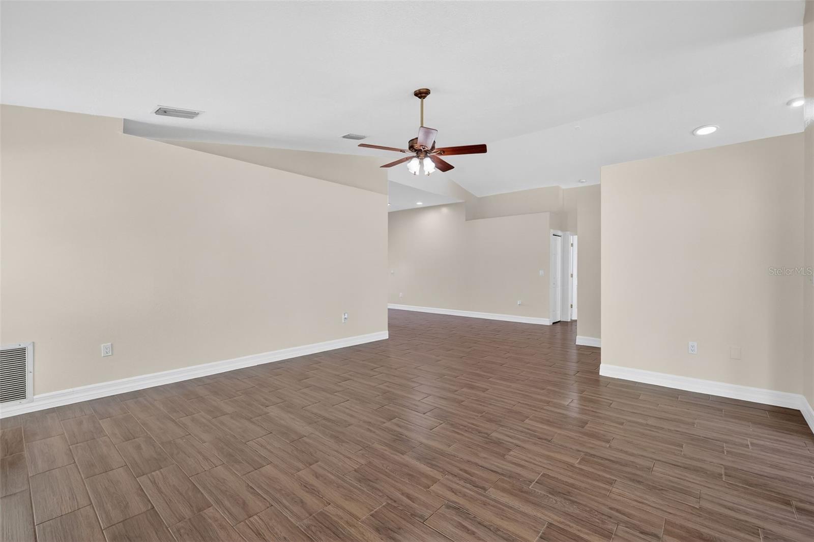 11637 LAKE DR, LEESBURG, FL, 34788