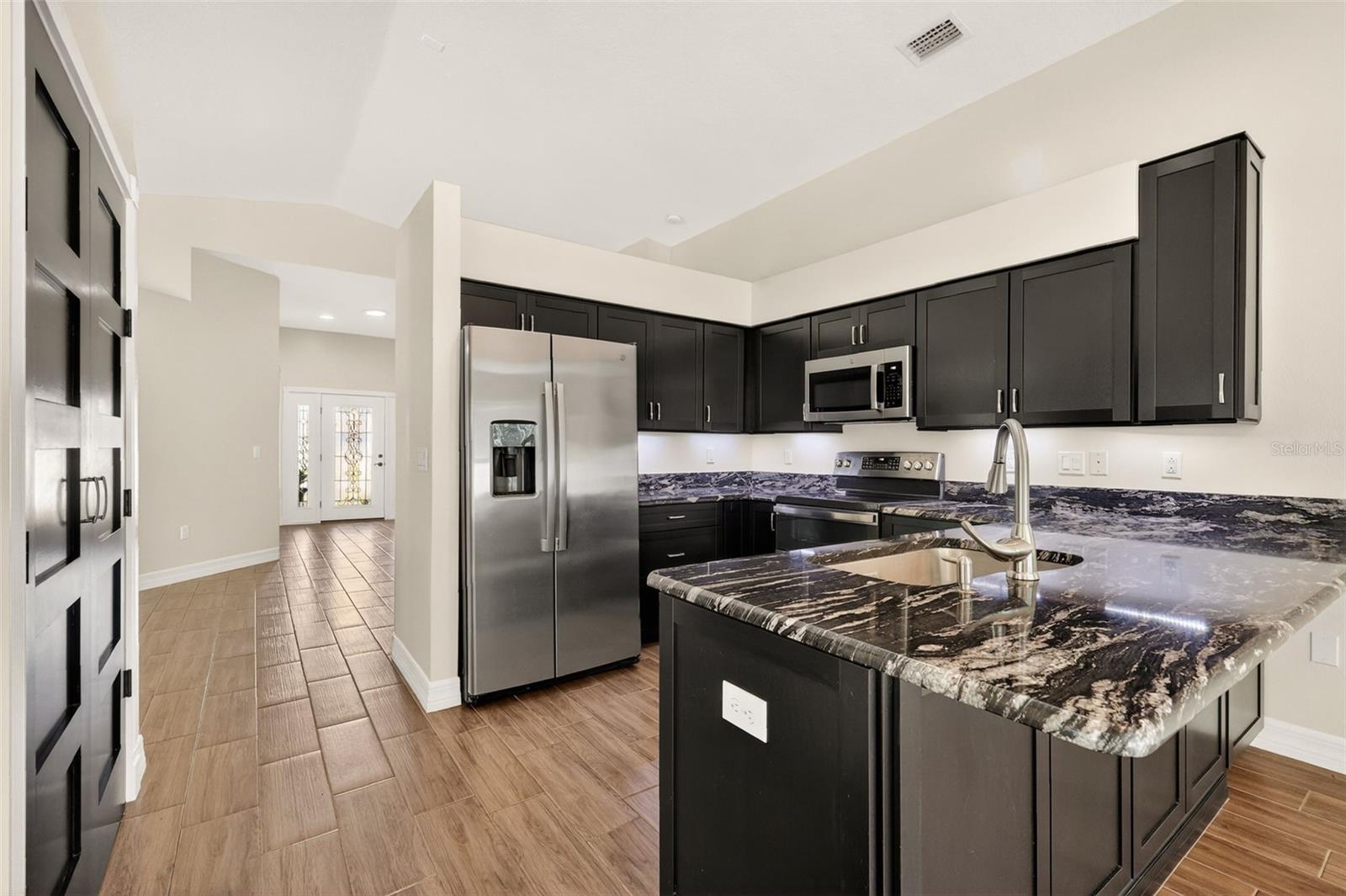 11637 LAKE DR, LEESBURG, FL, 34788