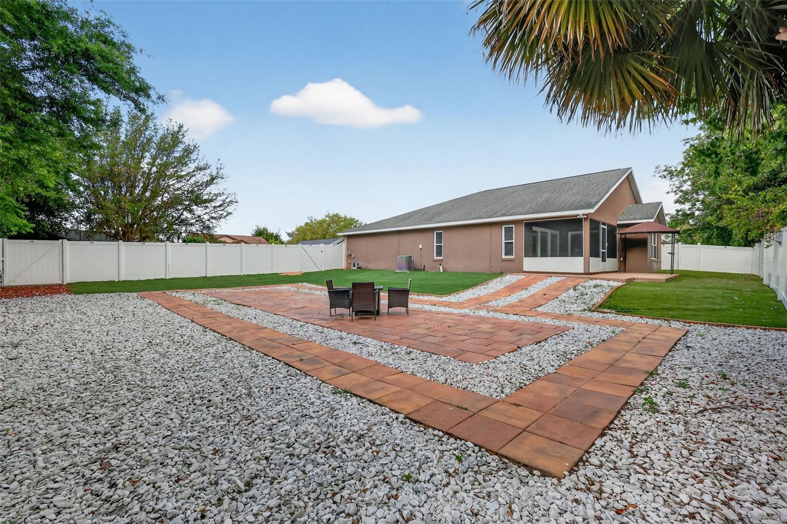 11637 LAKE DR, LEESBURG, FL, 34788