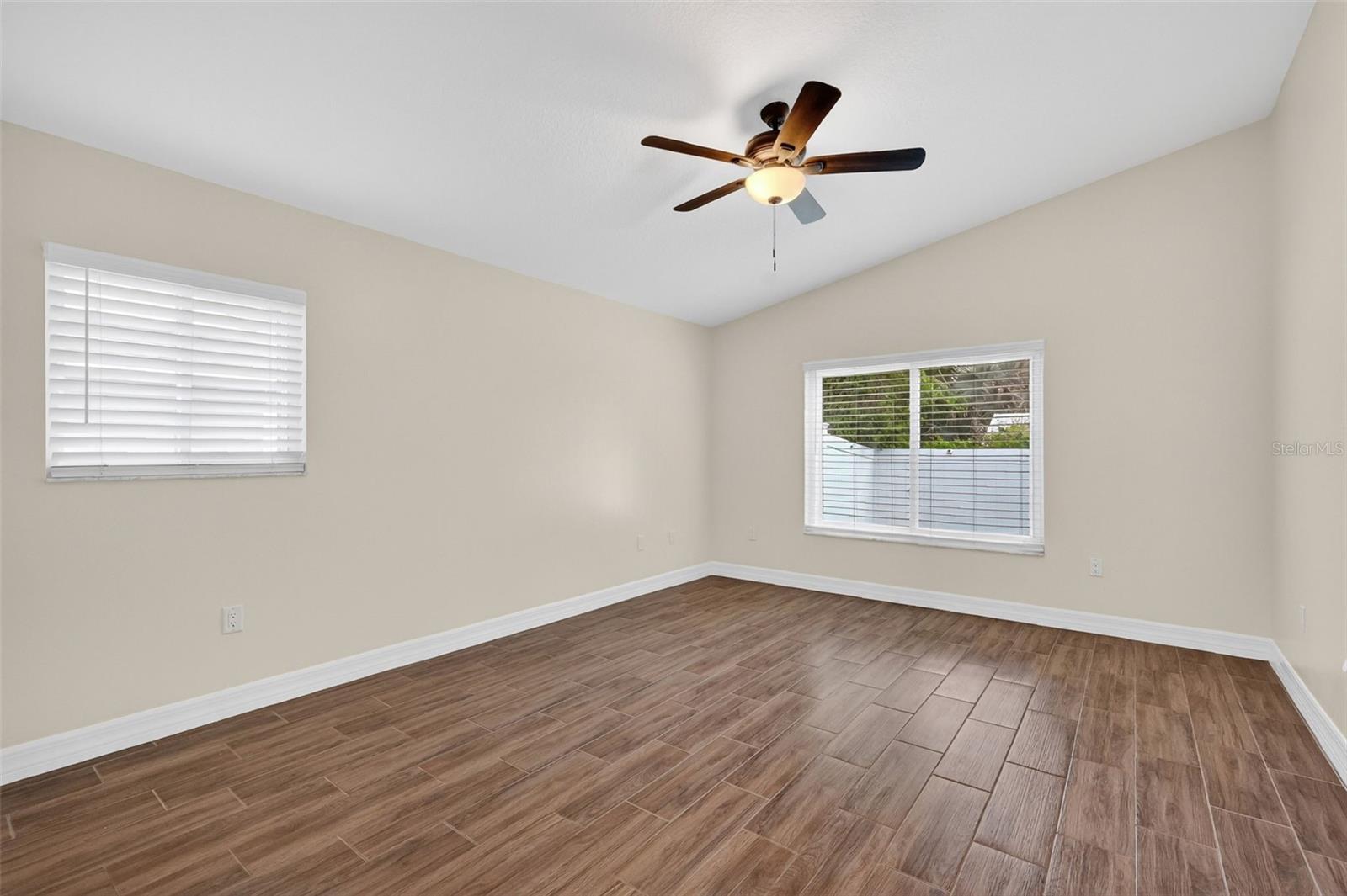 11637 LAKE DR, LEESBURG, FL, 34788