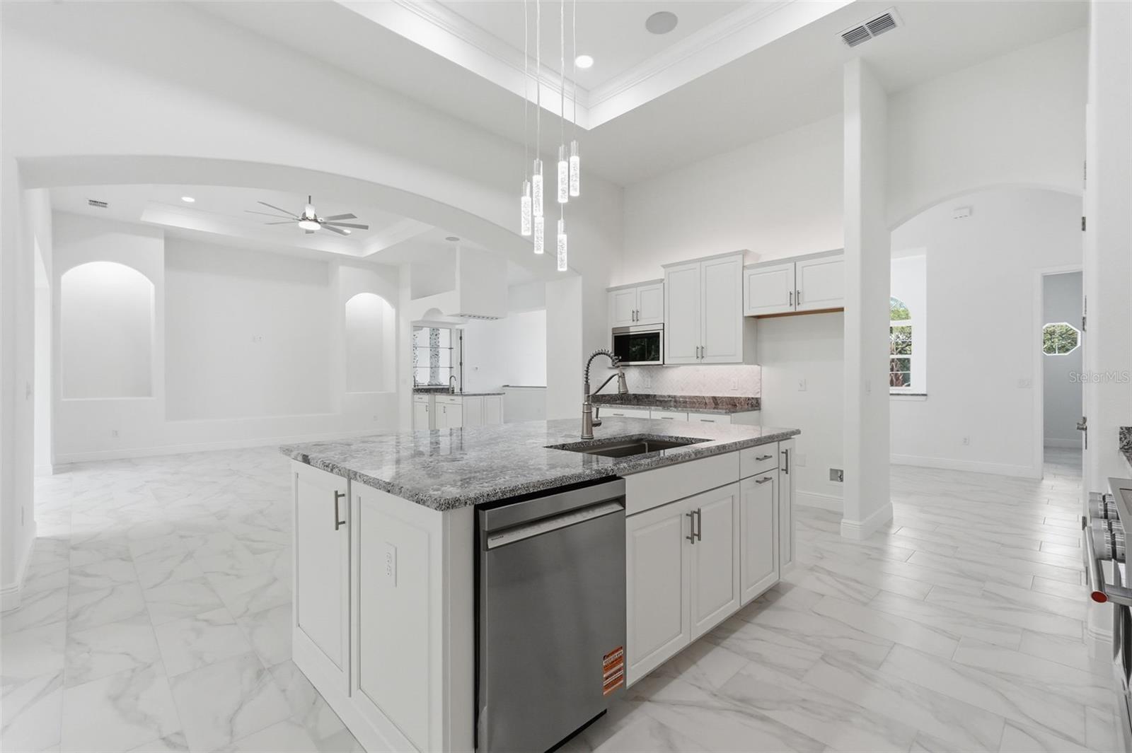 421 W CHASE ST, HERNANDO, FL, 34442