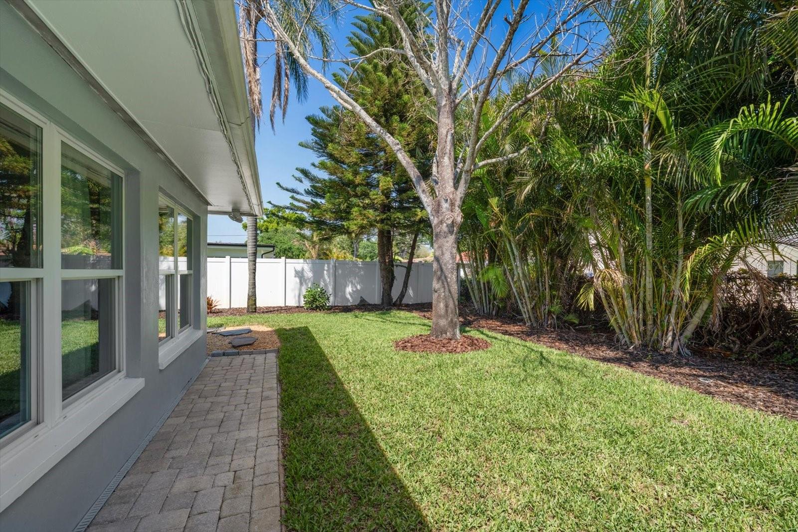 1729 LAURIE LN, BELLEAIR, FL, 33756